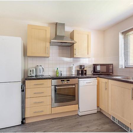Lovely 2Bed Apt In Redditch, Free Wi-Fi & Parking Екстер'єр фото