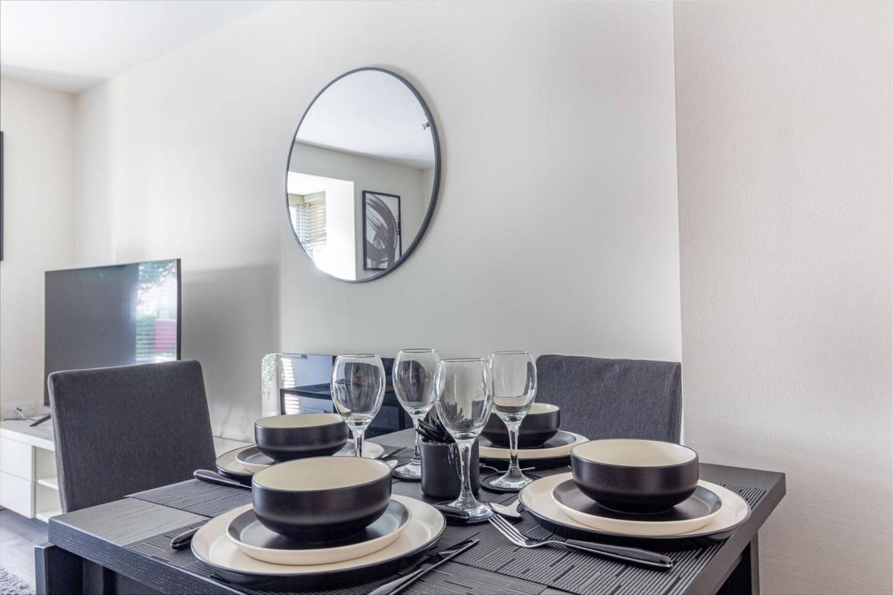 Lovely 2Bed Apt In Redditch, Free Wi-Fi & Parking Екстер'єр фото