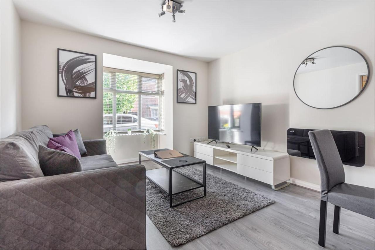 Lovely 2Bed Apt In Redditch, Free Wi-Fi & Parking Екстер'єр фото