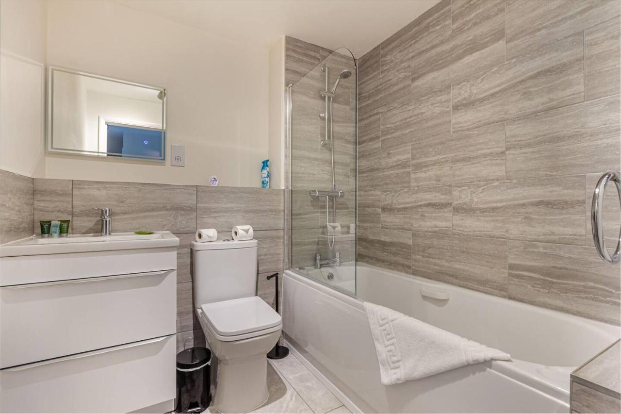 Lovely 2Bed Apt In Redditch, Free Wi-Fi & Parking Екстер'єр фото