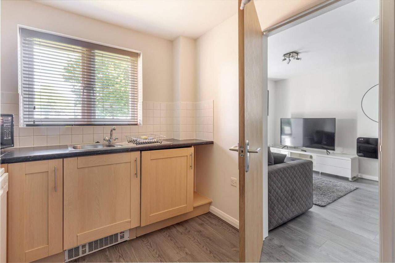 Lovely 2Bed Apt In Redditch, Free Wi-Fi & Parking Екстер'єр фото