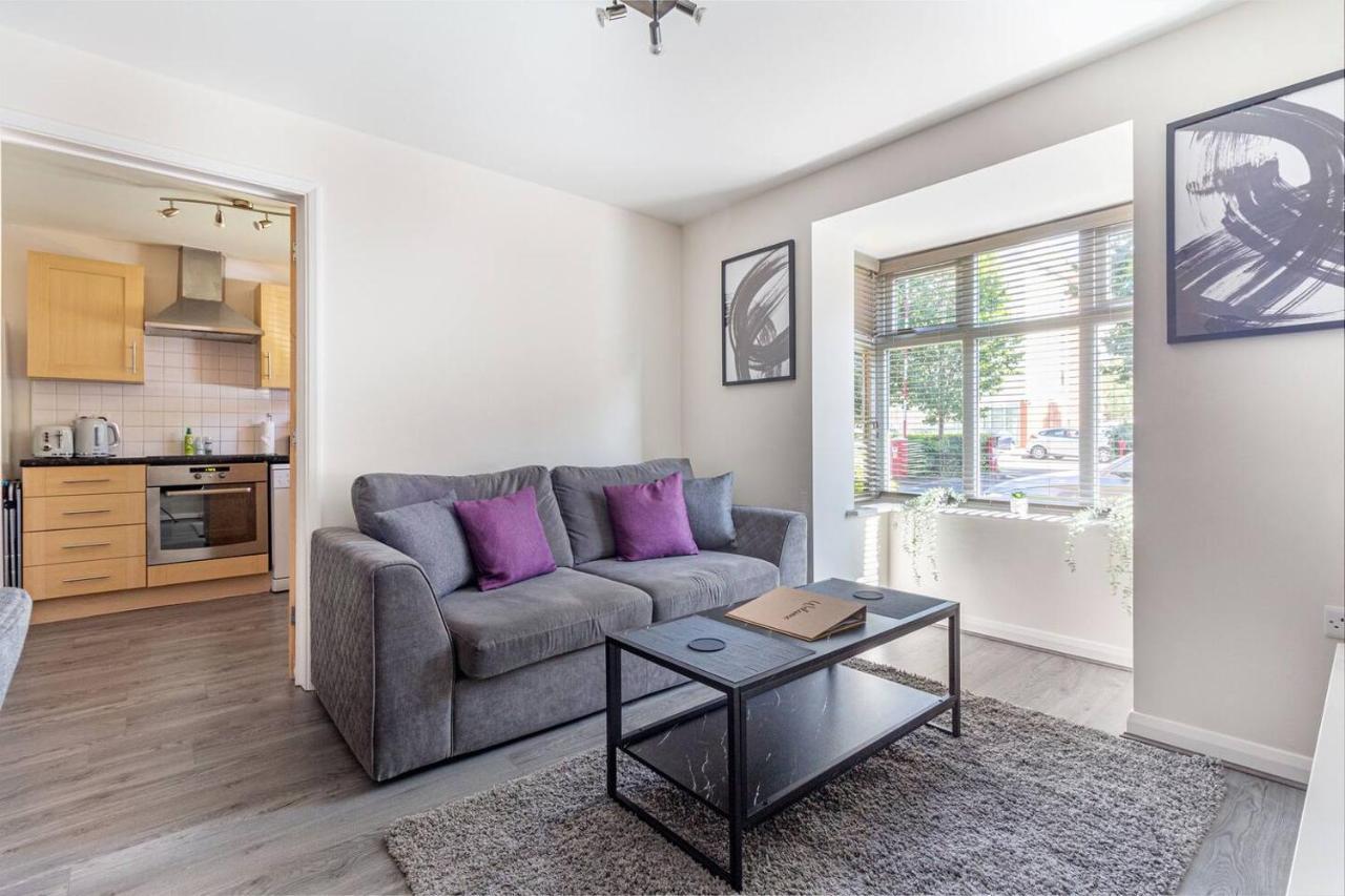 Lovely 2Bed Apt In Redditch, Free Wi-Fi & Parking Екстер'єр фото