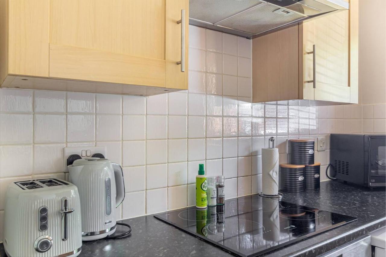 Lovely 2Bed Apt In Redditch, Free Wi-Fi & Parking Екстер'єр фото