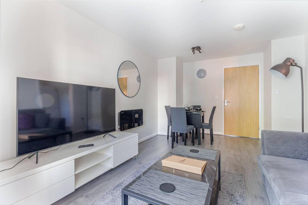 Lovely 2Bed Apt In Redditch, Free Wi-Fi & Parking Екстер'єр фото