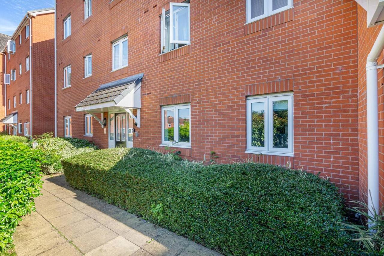 Lovely 2Bed Apt In Redditch, Free Wi-Fi & Parking Екстер'єр фото