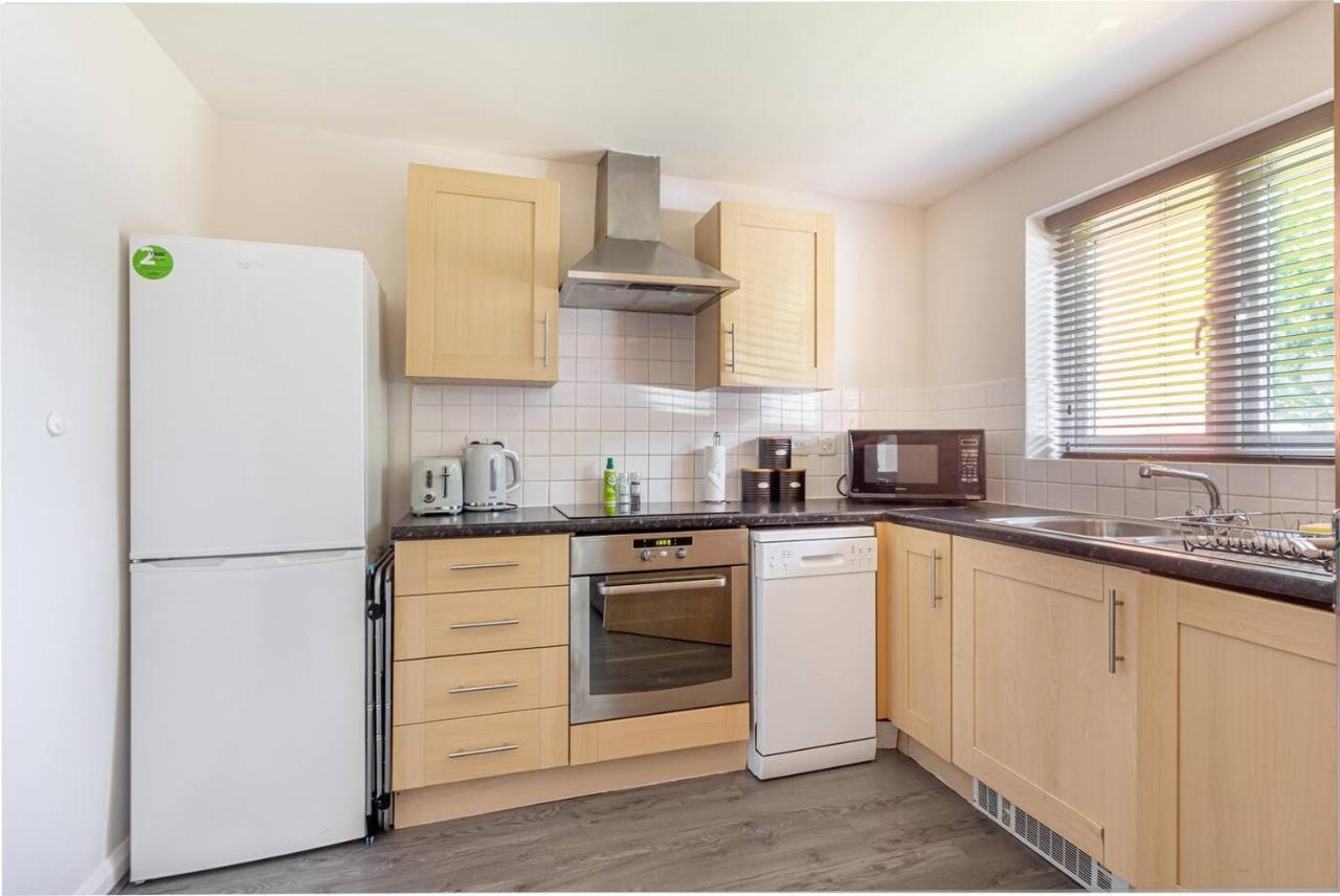 Lovely 2Bed Apt In Redditch, Free Wi-Fi & Parking Екстер'єр фото